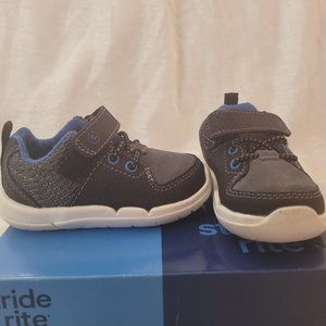 Size 4.5c - Stride Rite sneakers